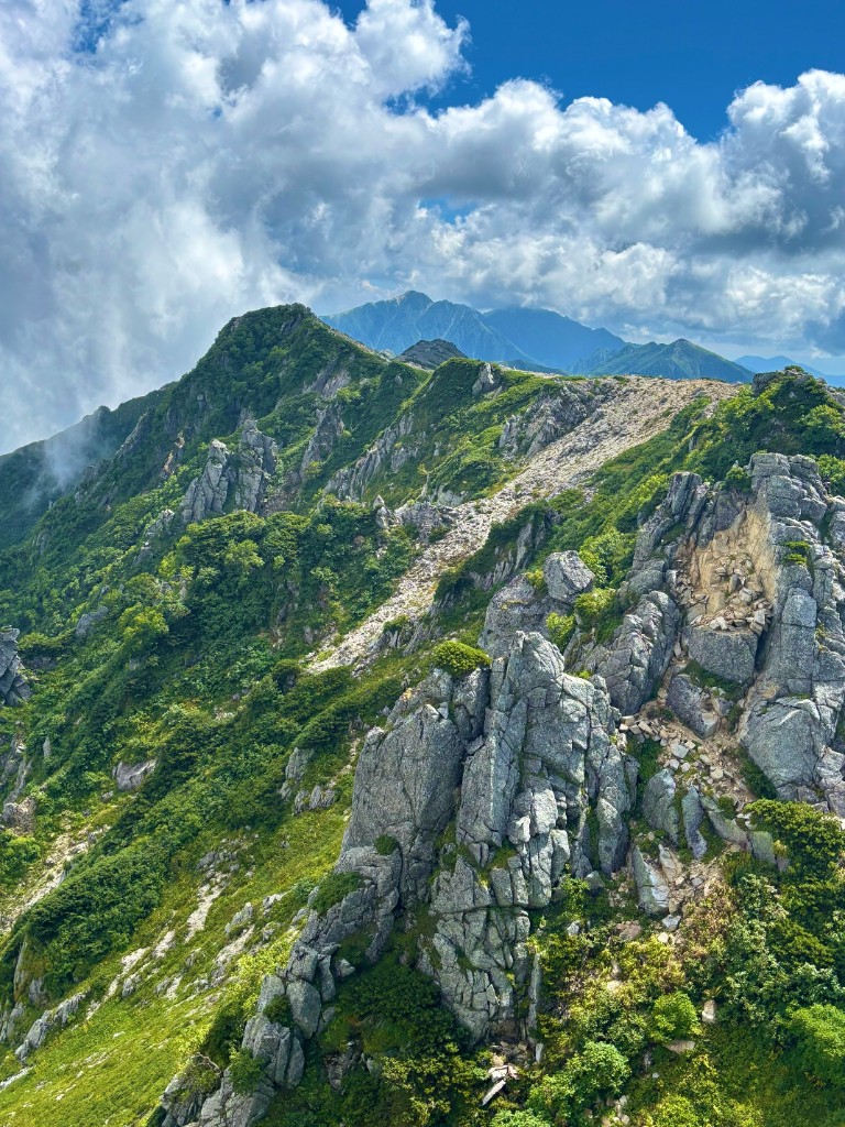 登山道からの山並み